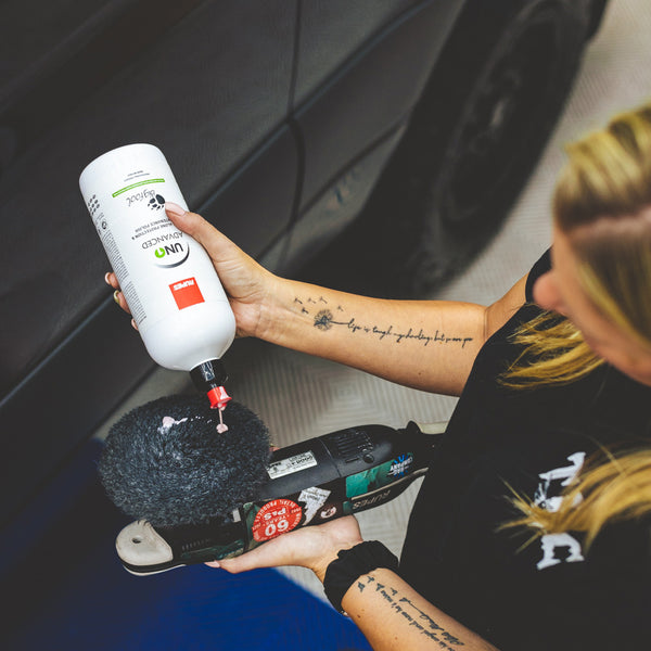 Rupes Uno Advanced pouring product onto pad.